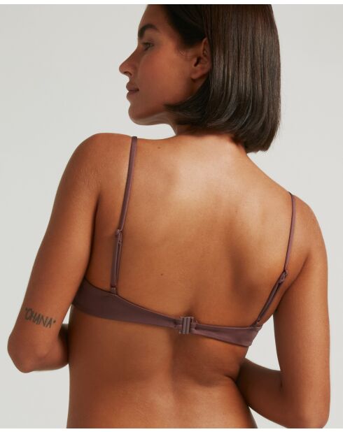 Top de bikini con lazo de chocolate