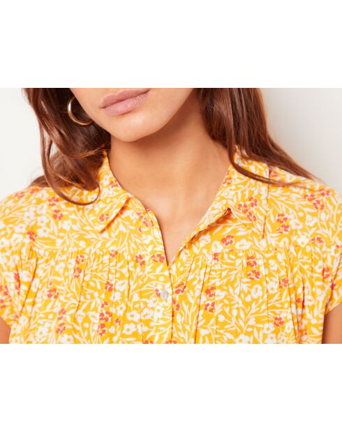 Timeo-shirt gedrukt op een gele achtergrond