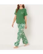 Vijay bedrukte broek op groene achtergrond