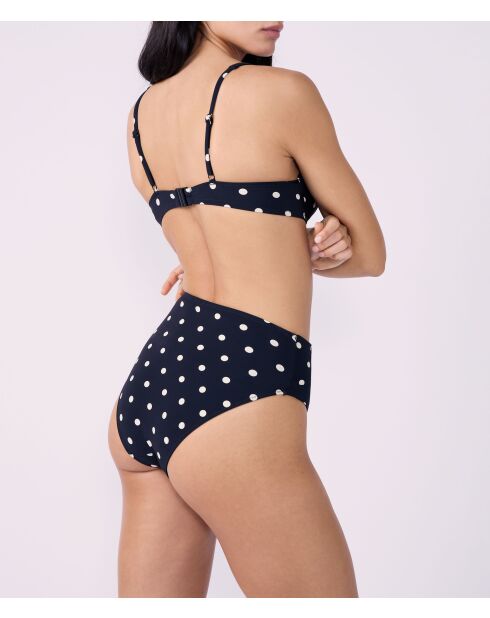 Klassischer Push-up-BH mit Bügel und Polky-Muschelprint auf schwarzem Hintergrund