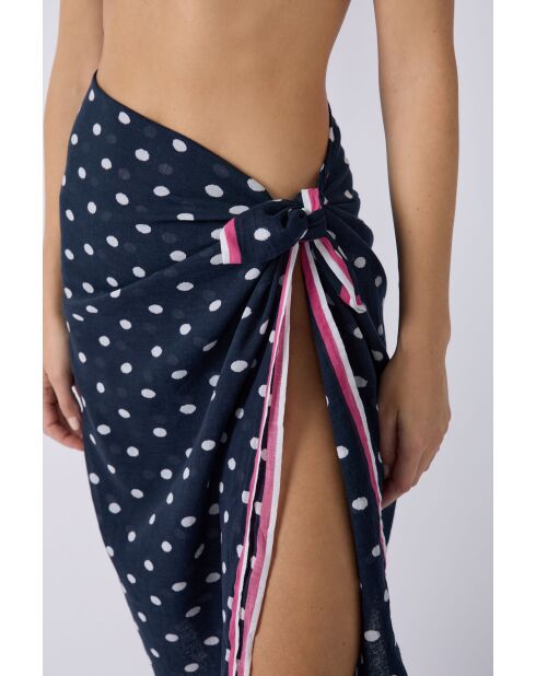 Pareo Marcia gedruckt auf blauem Hintergrund