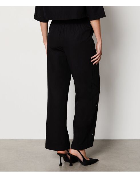 Kristallen broek met zwart borduursel