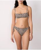 Brasilianische Bikinihose Nouette Palamos mit ecrufarbenem Hintergrund