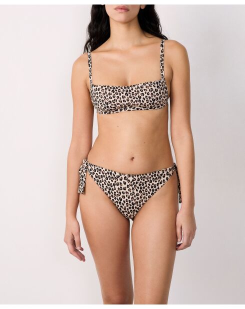 Brasilianische Bikinihose Nouette Palamos mit ecrufarbenem Hintergrund