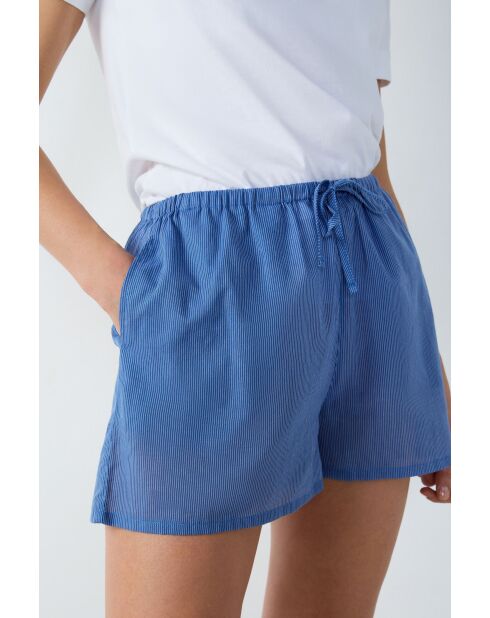 Blaue Shorts von Isak