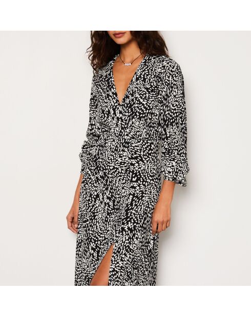 Mija jurk gedrukt op witte achtergrond