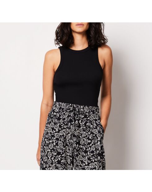 Idyle-broek gedrukt op een zwarte achtergrond