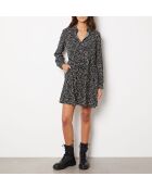 Reglissi-jurk gedrukt op een zwarte achtergrond