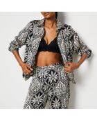 Silan shirt gedrukt op een zwarte achtergrond