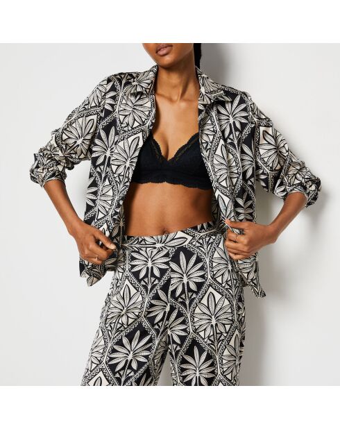 Silan shirt gedrukt op een zwarte achtergrond