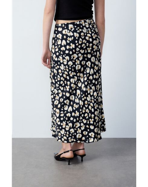 Rana rok gedrukt op een zwarte achtergrond