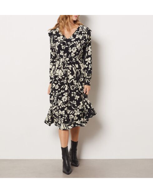 Remedios jurk gedrukt op een zwarte achtergrond