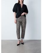 Donatien broek met luipaardprint en beige achtergrond