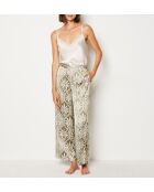 Pantalones Silan estampados sobre fondo caqui