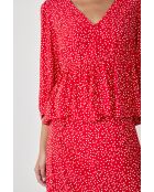 Betina blouse gedrukt op een rode achtergrond