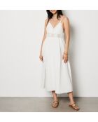 Een ecru jurk van Mayork