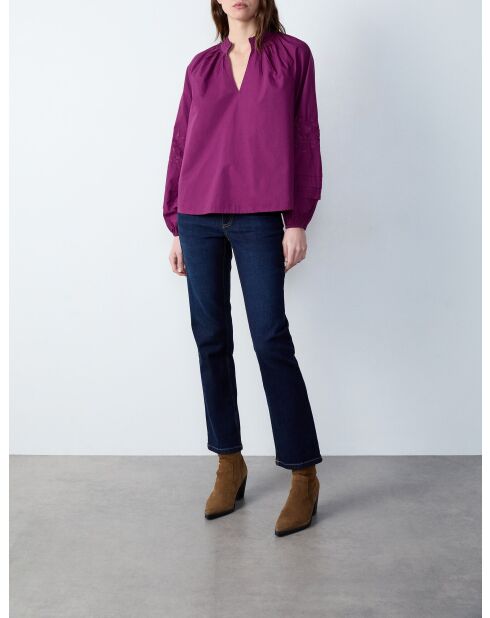 Pianobloes met borduursel van zwarte bessen