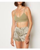 Silan-Shorts gedruckt auf grünem Hintergrund