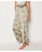 Pantalones Silan estampados sobre fondo caqui