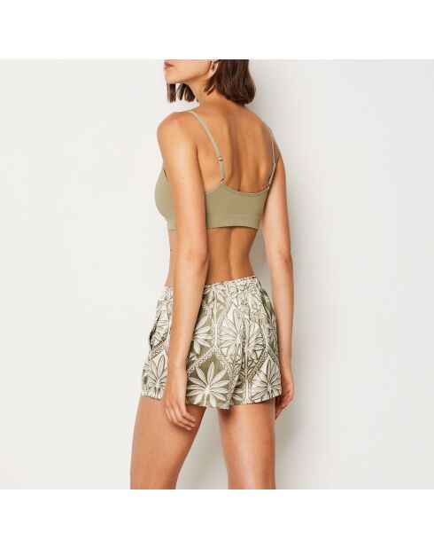 Silan-Shorts gedruckt auf grünem Hintergrund