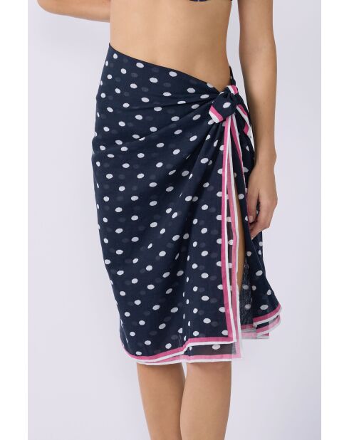 Pareo Marcia gedruckt auf blauem Hintergrund