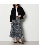 Rok Isaac gedrukt op een zwarte achtergrond