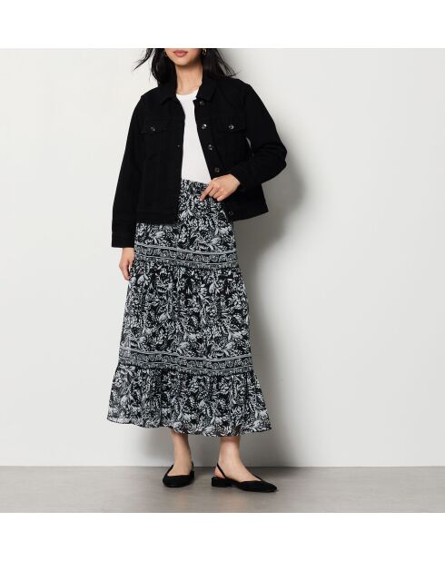 Rok Isaac gedrukt op een zwarte achtergrond