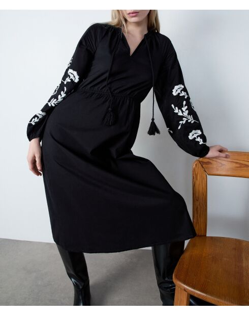 Zwarte geborduurde jurk van Solene