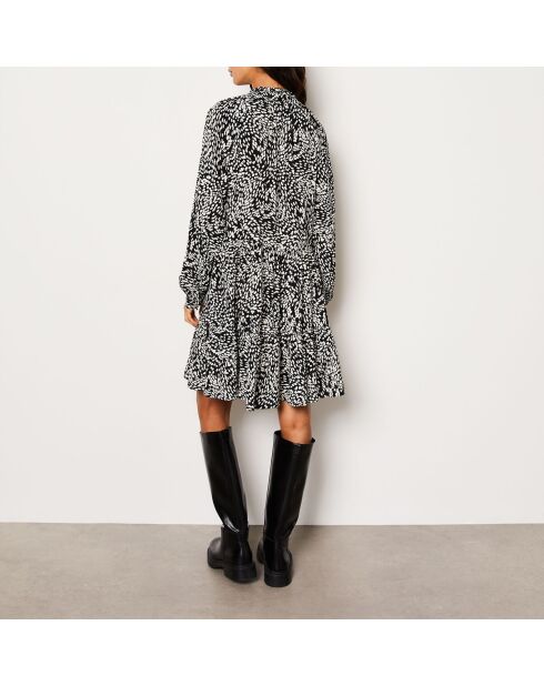 Mia jurk gedrukt op witte achtergrond