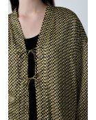 Nosi driedelige pyjama gedrukt op een zwarte achtergrond