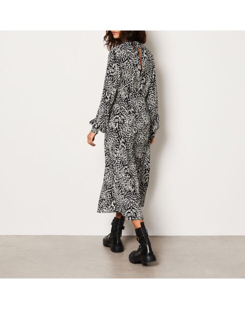 Mija jurk gedrukt op witte achtergrond