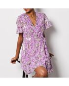 Uria-Kleid gedruckt auf lila Hintergrund