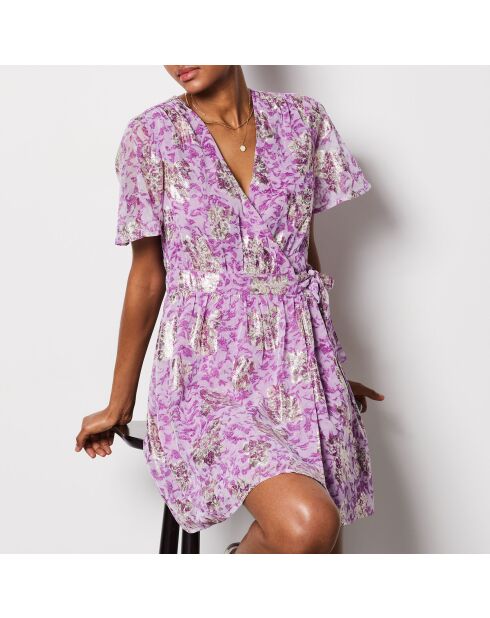 Uria-Kleid gedruckt auf lila Hintergrund