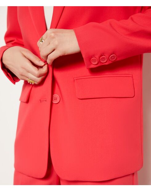 Koraalkleurige jas van Italië