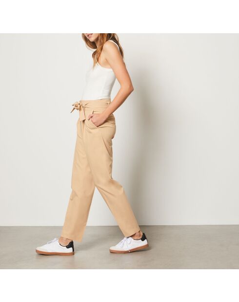 Een beige broek van Stephania