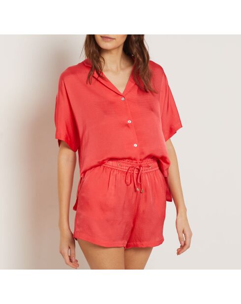 Korte broek met hazelnootkleurige zalm en perzik