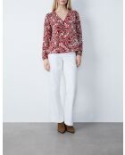 Bedrucktes Hemd Salome mit Backstein-Hintergrund