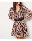 Een lila blauwgroene jurk met print