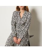 Eby jurk gedrukt op zwarte achtergrond