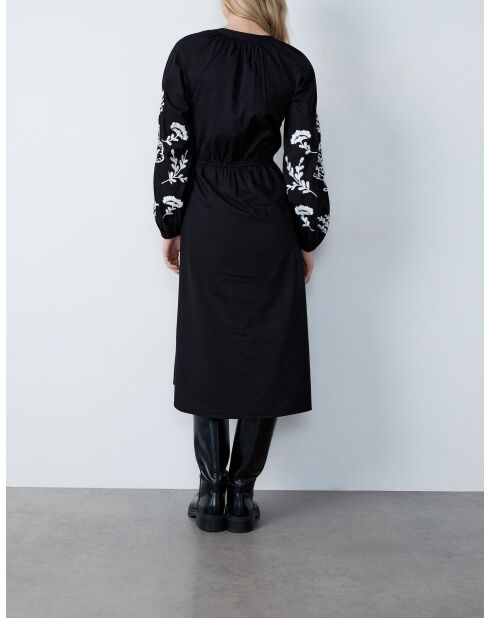 Zwarte geborduurde jurk van Solene