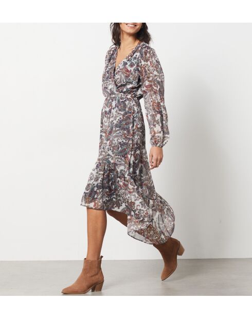 Een malone jurk gedrukt op een witte achtergrond