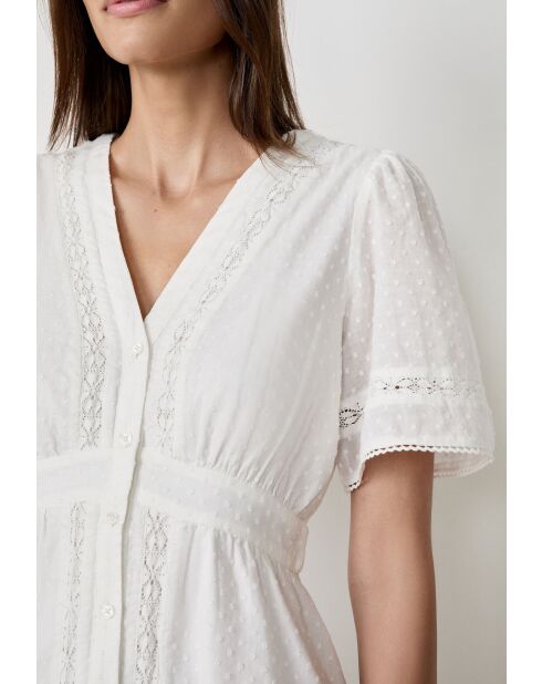 Ecrufarbenes Sommerkleid mit Stickerei