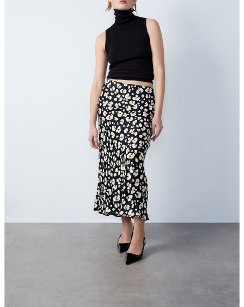 Rana rok gedrukt op een zwarte achtergrond