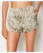 Silan-Shorts gedruckt auf grünem Hintergrund