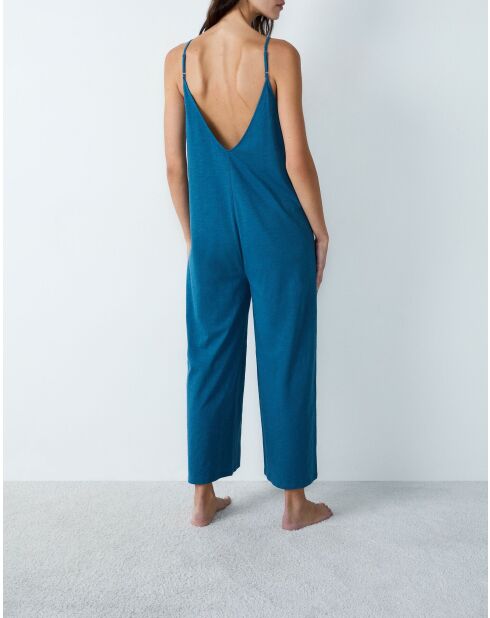 Eleanore jumpsuit uit één stuk gedrukt op een groene achtergrond