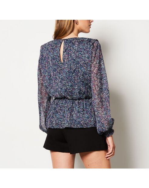 Blouse van Patis gedrukt op paarse achtergrond