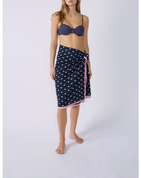 Pareo Marcia gedruckt auf blauem Hintergrund