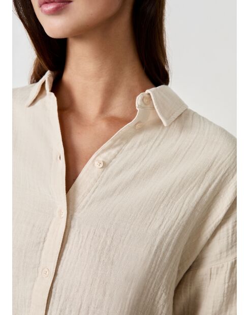 Conny shirt dat klaar is om te verven