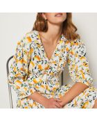 Bella jurk gedrukt op een witte achtergrond