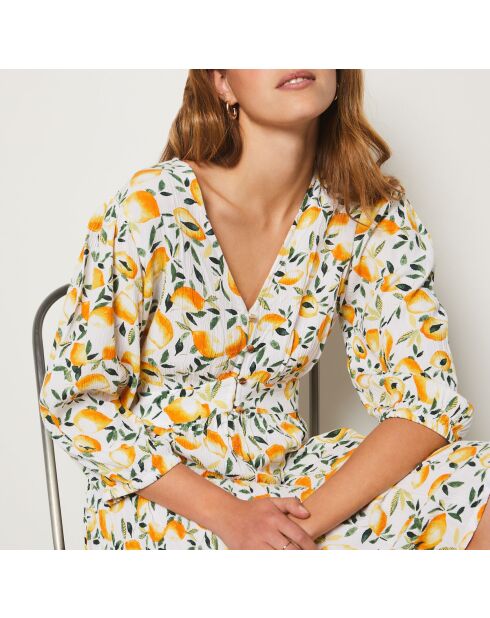 Bella jurk gedrukt op een witte achtergrond